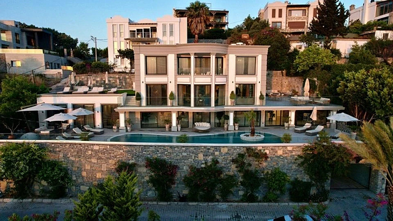 Yalıkavak'ta Denize Yürüme Mesafesinde Spa ve Havuzlu Satılık Malikane